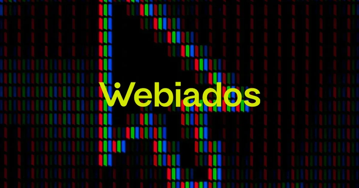 Portada del artículo con un diamante azul translúcido sobre fondo negro y el logotipo Webiados